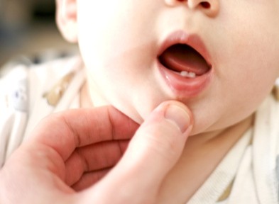 Baby mit ersten Zhnen