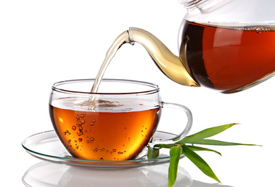 Pfefferminz, Kamille, Salbei & Co: hilfreiche Teesorten in der Stillzeit