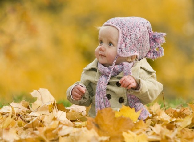 Baby im Herbst