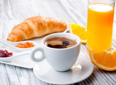 Croissant Kaffee Orangensaft