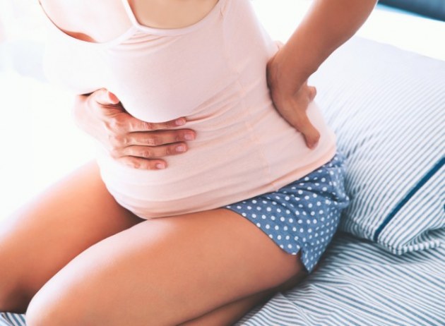 Schwangere mit Rueckenschmerzen