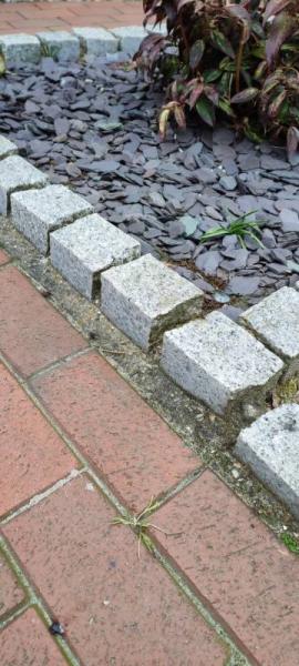 Bild zu Gefährliche Steine im garten - Rund ums Kleinkind - Tipps für Eltern