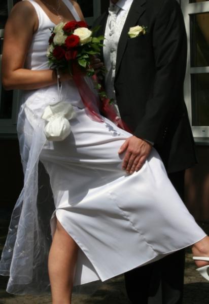 Bild zu Brautkleid mit Schal zu verkaufen - Schwanger - wer noch? Rund um die Schwangerschaft