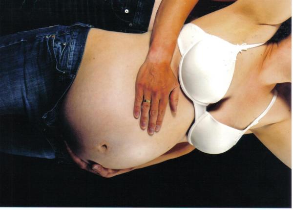 Bild zu Endlich sind die Bilder vom Bauch-Foto-Shooting da - Schwanger - wer noch? Rund um die Schwangerschaft
