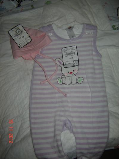 Bild zu Biete  Strampler, Pulli+ Mütze für Mädchen Gr. 56 + Windelpaket - Schwanger - wer noch? Rund um die Schwangerschaft