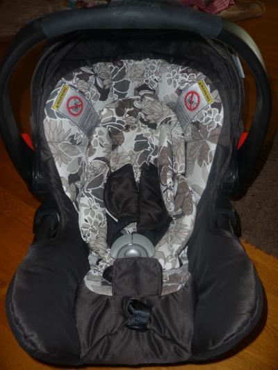 Bild zu Teutonia Tario Babyschale wie neu abzugeben - Kinderwunsch - bitte noch ein Baby
