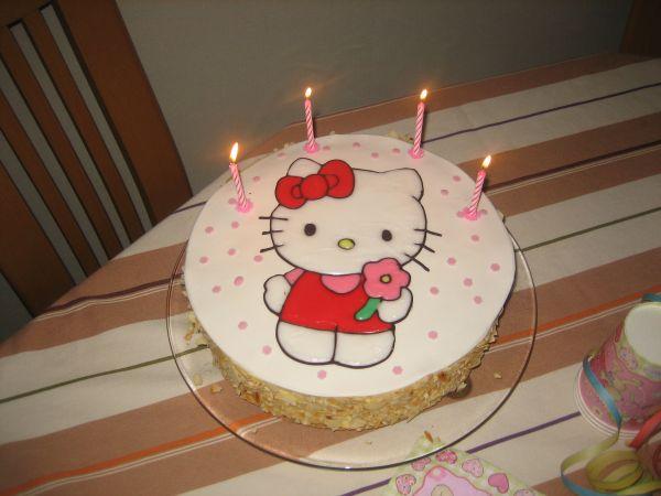 Bild zu Hello Kitty Torte - Kochen und Backen