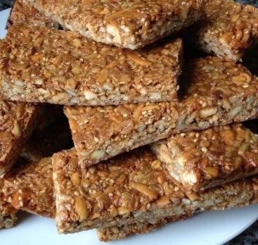 Bild zu Leckere Knusperriegel selbst machen - Kochen und Backen