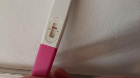 Bild zu Schwangerschaftstest positiv oder Verdunstungslinie - Kinderwunsch - was tun, um schwanger zu werden?