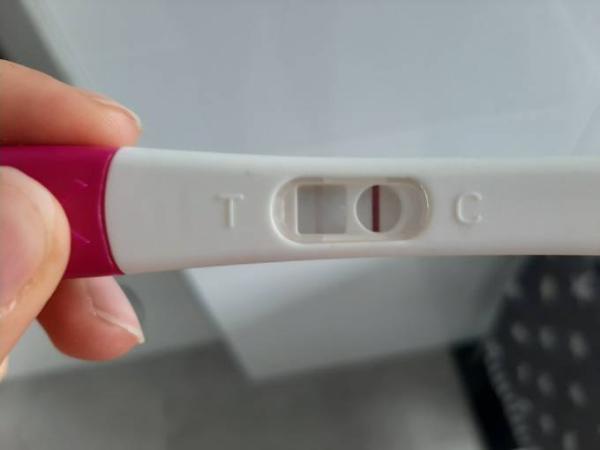 Bild zu Schwangerschaftstest positiv oder Verdunstungslinie? - Kinderwunsch - was tun, um schwanger zu werden?