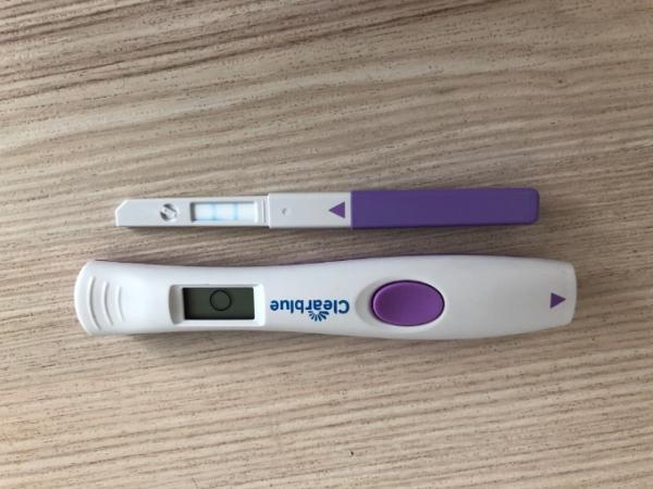 Bild zu Clear blue lila - Kinderwunsch - was tun, um schwanger zu werden?