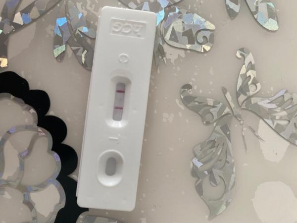 Bild zu Test positiv - Kinderwunsch - was tun, um schwanger zu werden?