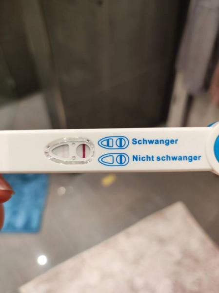 Bild zu Schwangerschaftstest positiv - Kinderwunsch - was tun, um schwanger zu werden?