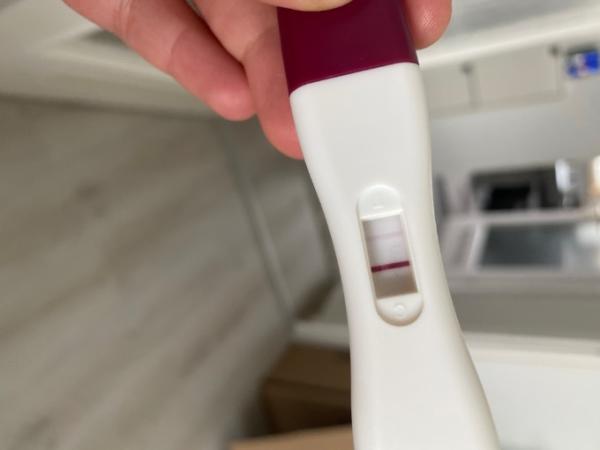 Bild zu Test positiv - Kinderwunsch - was tun, um schwanger zu werden?