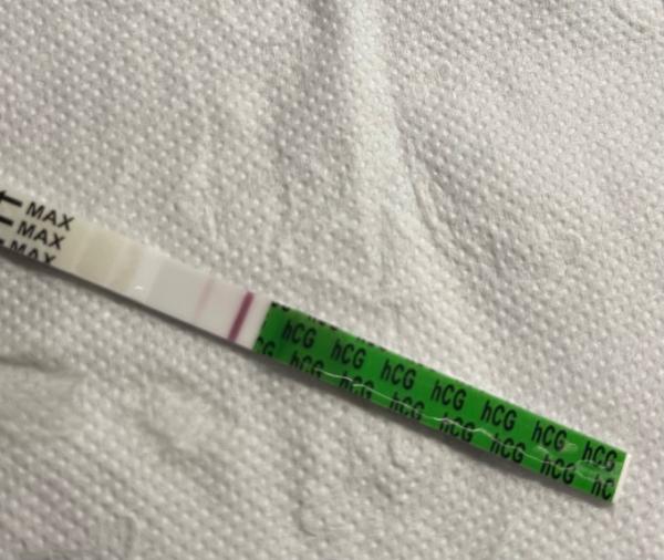 Bild zu ES+11 ein Tropfen Blut und positiv getestet - Kinderwunsch - was tun, um schwanger zu werden?