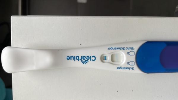 Bild zu Schwanger oder Verdunstungslinie - Kinderwunsch - was tun, um schwanger zu werden?