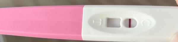 Bild zu Schwangerschaftstest positiv - Kinderwunsch - was tun, um schwanger zu werden?