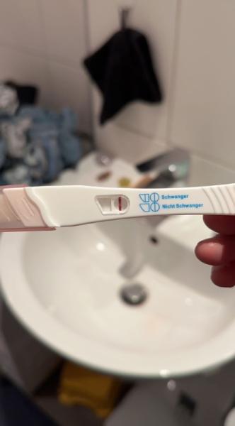 Bild zu Frühtest positiv oder negativ? - Kinderwunsch - was tun, um schwanger zu werden?