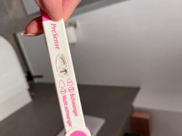 Bild zu Positiver Test oder werde ich irre? - Kinderwunsch - was tun, um schwanger zu werden?