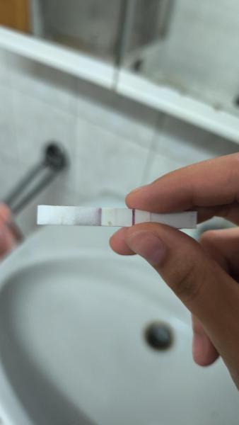 Bild zu Sind das Verdunstungslinien oder könnte ich schwanger sein? - Kinderwunsch - was tun, um schwanger zu werden?