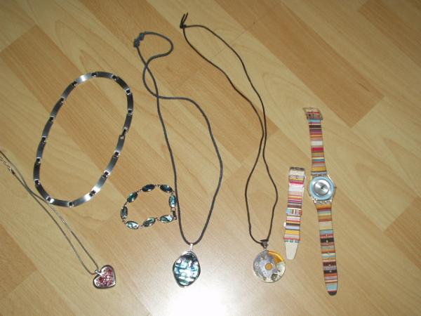 Bild zu Toller Schmuck und eine Swatch Uhr mit neuem Ersatzarmband zu verkaufen - Sparforum - Forum rund ums Sparen