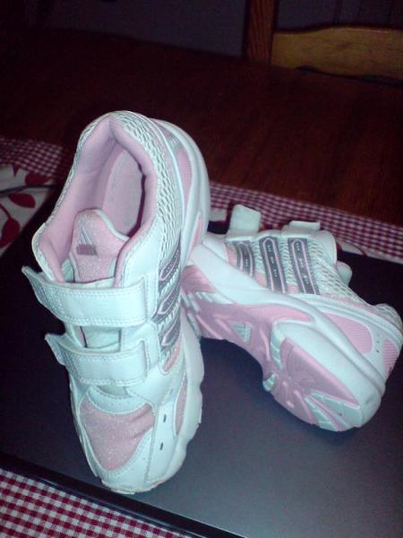 Bild zu Adidas-Klett-Sneaker in 32 - weiß / rosa / silber - kaum getragen - abzugeben. - Sparforum - Forum rund ums Sparen