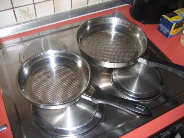 Bild zu 2 Pfannen TCM (selten genutzt) Edelstahl 20 und 24cm abzugeben - Sparforum - Forum rund ums Sparen