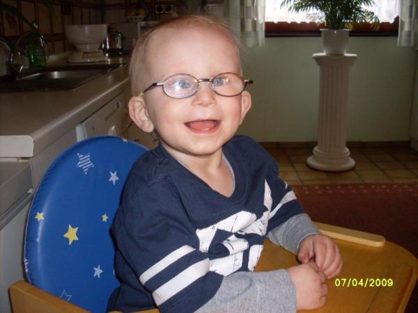 Bild zu Mein Sohn mit seiner neuen Brille - Sparforum - Forum rund ums Sparen