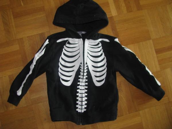 Bild zu Kapuzenjacke "KNOCHENMANN" H&M abzugeben Gr. 104 - Sparforum - Forum rund ums Sparen