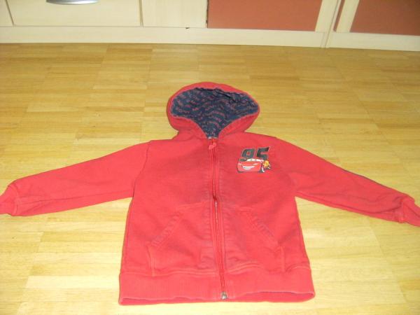 Bild zu H+M Sweatjacke Cars Gr 110/116 von vorne - Sparforum - Forum rund ums Sparen