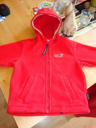 Bild zu hätte hier jemand interesse an eine roten Jack Wolfskin Fleecejacke, unisex - Sparforum - Forum rund ums Sparen