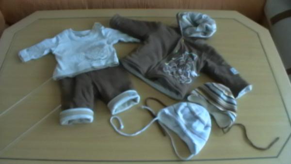 Bild zu süße kombi mit hose, pulli, jacke und 2 mützen in 56  und KU 37 - Sparforum - Forum rund ums Sparen