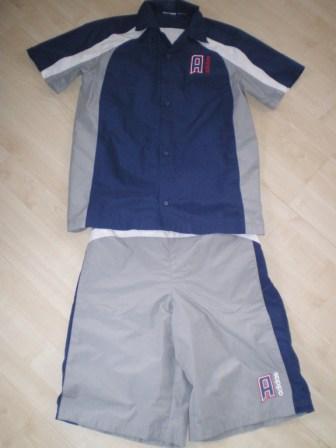 Bild zu Kurzarmhemd und kurze Hose von Adidas Gr. 164 - Sparforum - Forum rund ums Sparen