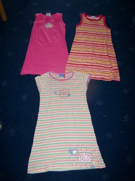 Bild zu shirt kleider Gr. 116, 122  zu verkaufen - Sparforum - Forum rund ums Sparen