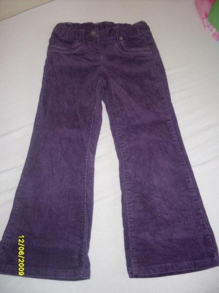 Bild zu Zu verkaufen: Lila Cordhose von Topolino Gr. 122 **Wie Neu** - Sparforum - Forum rund ums Sparen