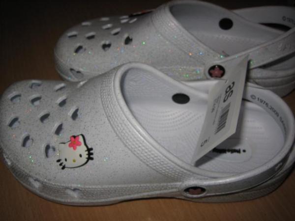 Bild zu Hello Kitty Crocs Gr. 28 auch noch da - Sparforum - Forum rund ums Sparen