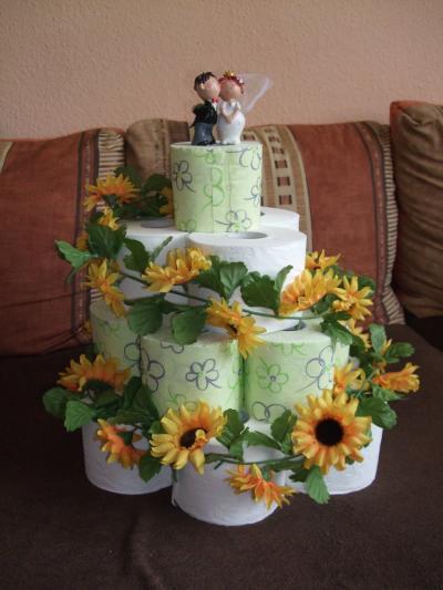 Bild zu Brauch mal ein paar Meinungen - noch mal Hochzeitstorte aus WC-Rollen - Sparforum - Forum rund ums Sparen