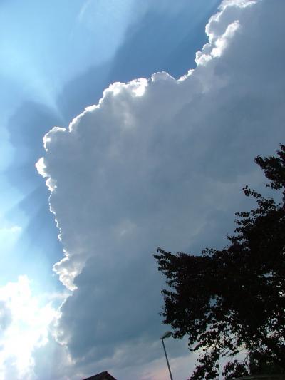 Bild zu Guckt Euch mal meine schöne Gewitterwolke von heut nachmittag an.... - Sparforum - Forum rund ums Sparen