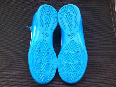 Bild zu Biete: Adidas Hallenturnschuhe / Hallenfußballschuhe Gr. 33 - Aktuelles