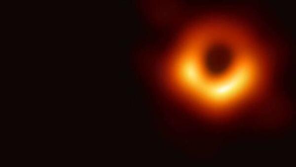Bild zu Erstes Bild eines schwarzen Loches! - Aktuelles