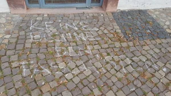Bild zu