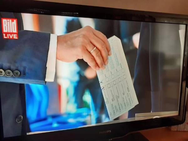Bild zu Lol... Laschet hat also tatsächlich zwei Kreuze bei der CDU gemacht - Aktuelles