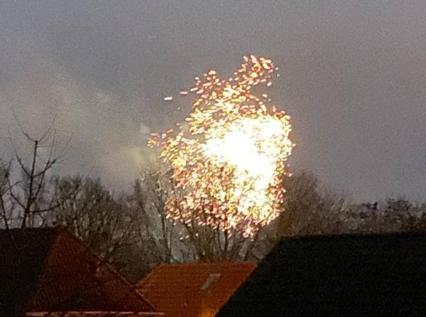 Bild zu Guten Rutsch - hier Dauerregen und schon Feuerwerk... - Weihnachten