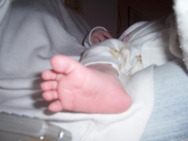 Bild zu hihi zeigt her eure füße =) - Forum für Januar - Mamis