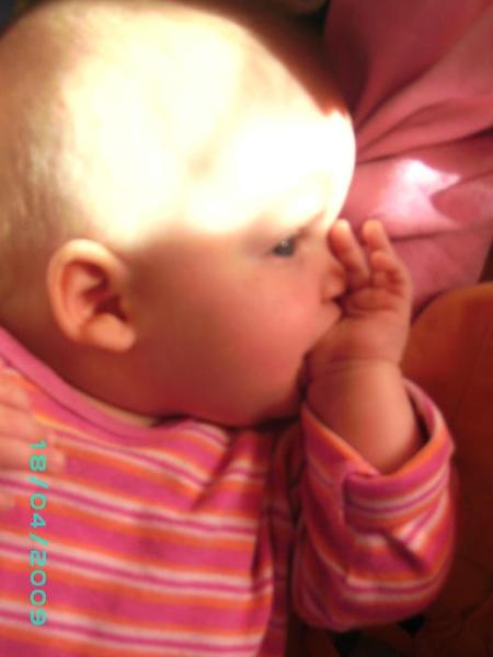 Bild zu meine kleine däumeline heute morgen gg - Forum für Januar - Mamis