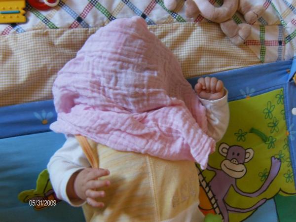 Bild zu Schaut mal,wie ich meine kleine vorgefunden habe,,,,,,,,,:-DD - Forum für Januar - Mamis