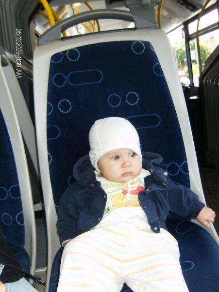 Bild zu Foto: das 1.mal alleine im Bus auf dem Sitz:-)) - Forum für Januar - Mamis