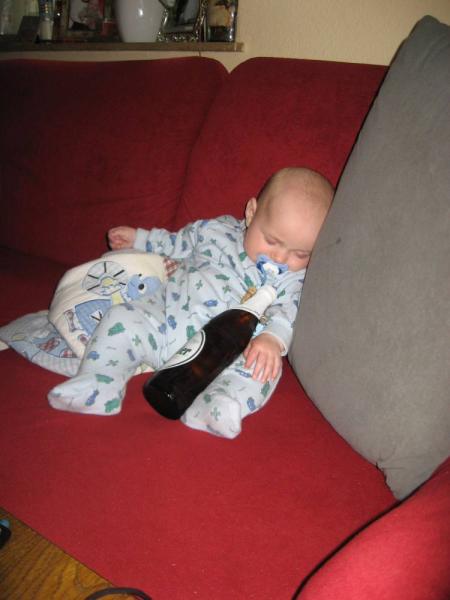 Bild zu Mein Mann sollte dem kleinen gerade die flasche geben.... - Forum für Januar - Mamis