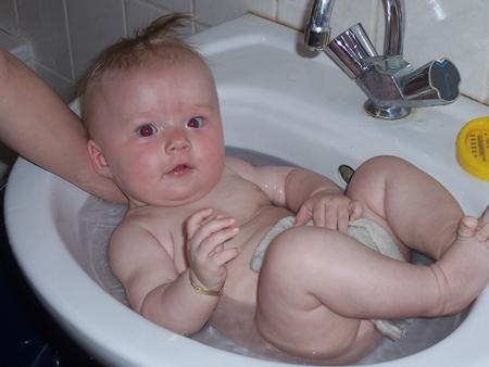 Bild zu da mir heut die kraft fehlte haben wir heut anders gebadet =) - Forum für Januar - Mamis