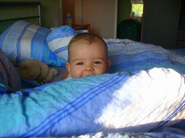 Bild zu Wir spielen verstecken...:-) 2 Bildchen.. - Forum für Januar - Mamis